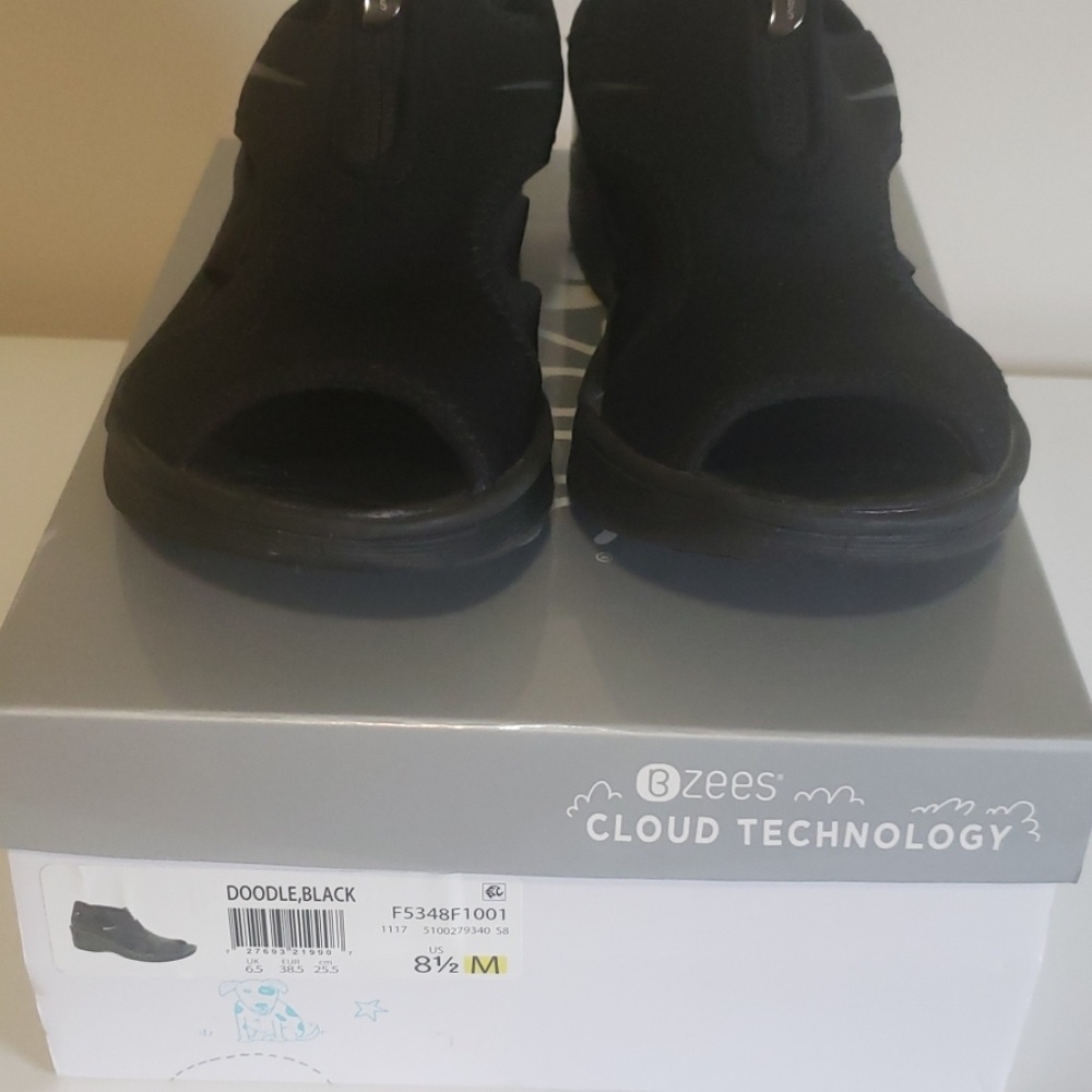 BZEES Cloud Technology Black Sandals
